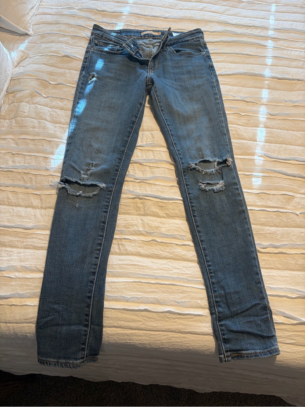 Levi's 711 Skinny Dark Blue Ripped Skinny Jeans size 27 ( best fit 26 )